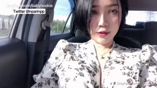 คลิปหลุดไทย Babynookie สาวไทยอวบเซ็กซี่นมใหญ่แอบช่วยตัวเองในห้างสรรพสินค้าที่แออัด แต่งตัวเซ็กซี่ลูบไล้หีเสียวๆใช้นิ้วสอดลึกจนครางร้องอย่างเงี่ยน ความอวบทำให้ทุกการเคลื่อนไหวดูยั่วเย้ายิ่งขึ้นช่วยตัวเองแบบเดี่ยวๆในที่สาธารณะจนเสียวซ่านสุดๆ