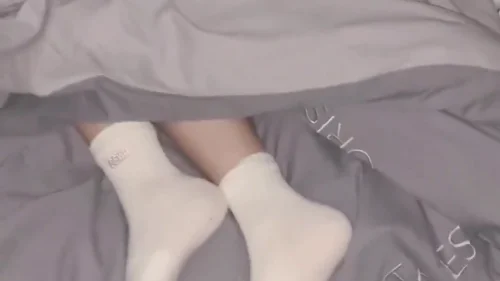 คลิปหลุด สาวจีนผอมผิวขาวเนียน วางยาในห้องนอนมืดมิดแอบลักหลับแต่ตื่นขึ้นมา ข่มขืนเย็ดหีฟิตแน่นซอยแรงจนเลือดออกครางเสียวลั่นห้อง ขยี้จุดGน้ำไหลเยิ้มก่อนแตกในดิบๆสุดมันส์