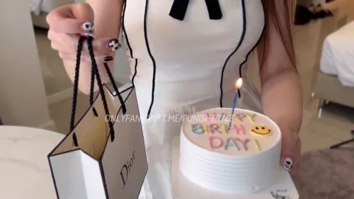 คลิปหลุดพี่เบส zxvipxx Onlyfans วันเกิดคอสเพลย์คาชุดนมสวย XXX ควยใหญ่กระแทกหีโหดทั่วห้อง ครางเสียวดูดปากน้ำแตกในเต็มหีบนโซฟา