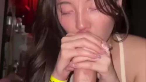 pimmmmss สาวไทยสวยขาวเนียนห้องนอนอมควยแฟนสดดูดลึกครางเสียวแล้วขึ้นขย่มเย็ดหีเปียกน้ำเงี่ยนจัด